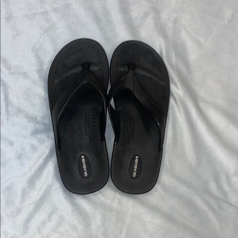 Men’s black flip flops👣